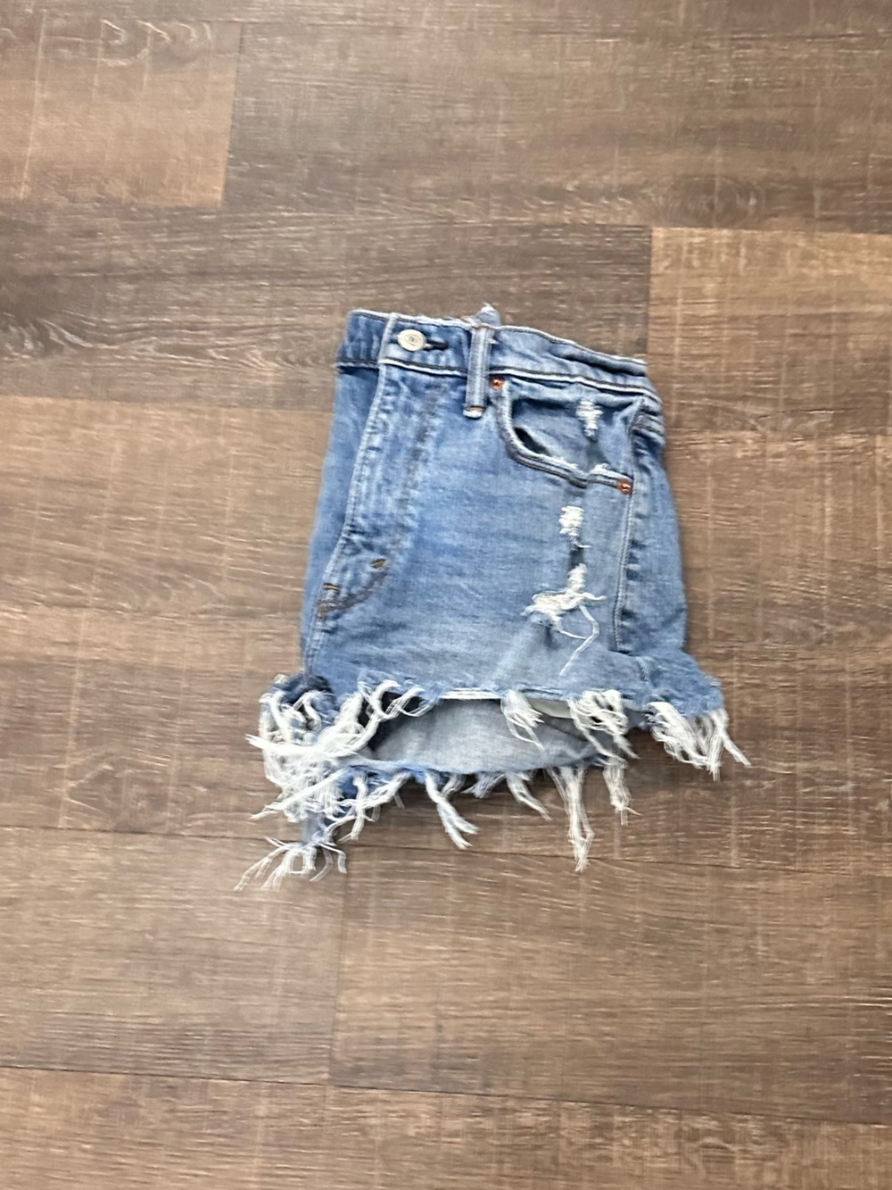 Abercrombie & Fitch Medium Blue Frayed Jean Shorts Mom Short High Rise Size 4 - Picture 3 of 5